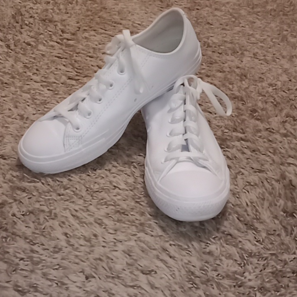 #518Unisex Converse Chuck Taylor All Star Leather 136823C Low Casual ShoesM8 W10 - Picture 1 of 12
